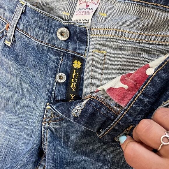 Lucky Brand Dungarees by Gene Montesano Sweet Dream Bermuda Short Size 6/28 - Picture 4 of 6